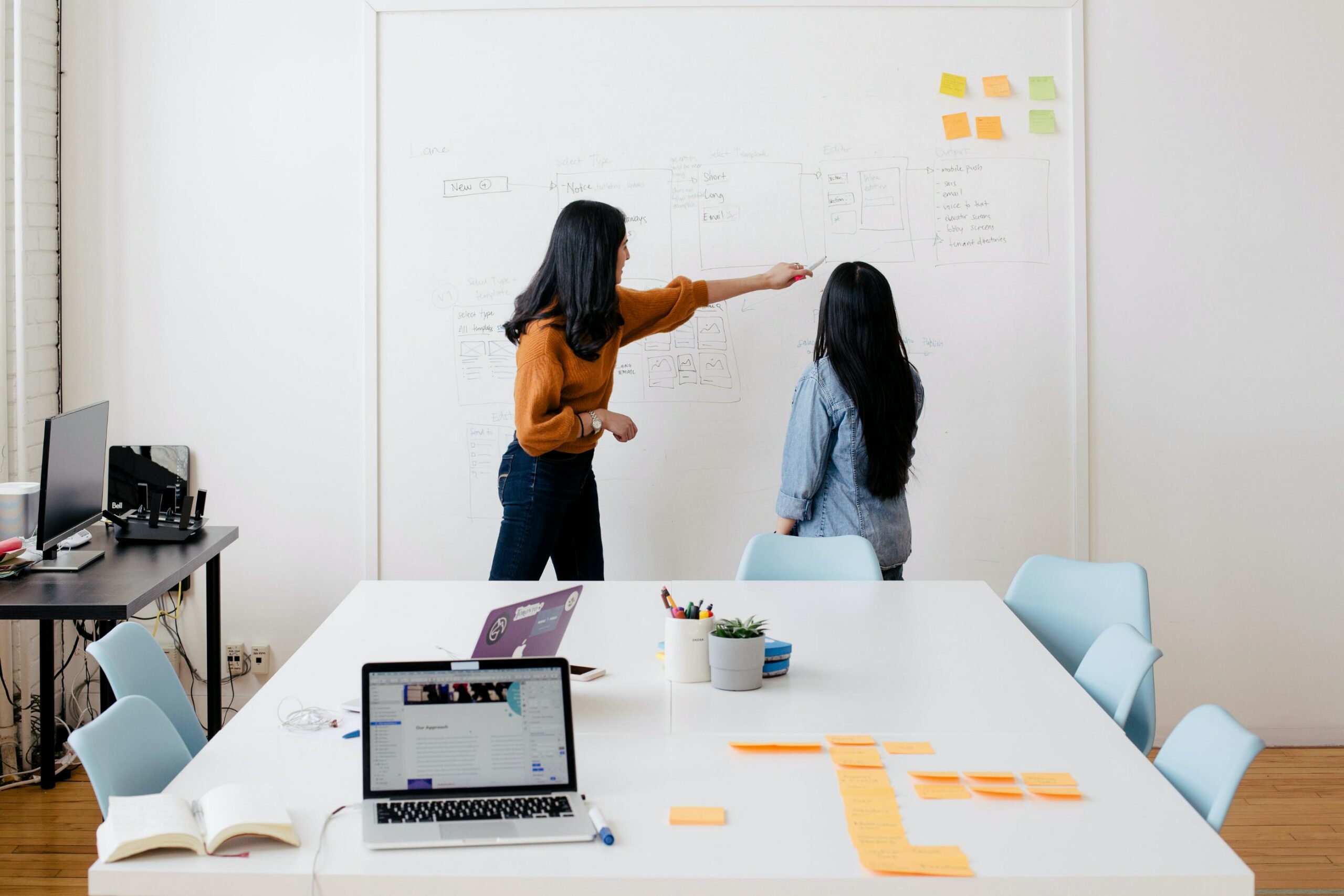 two-women-collaborating-on-fintech-project